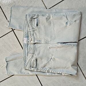 Celebrity Pink distressed embroidered at ankle jeans